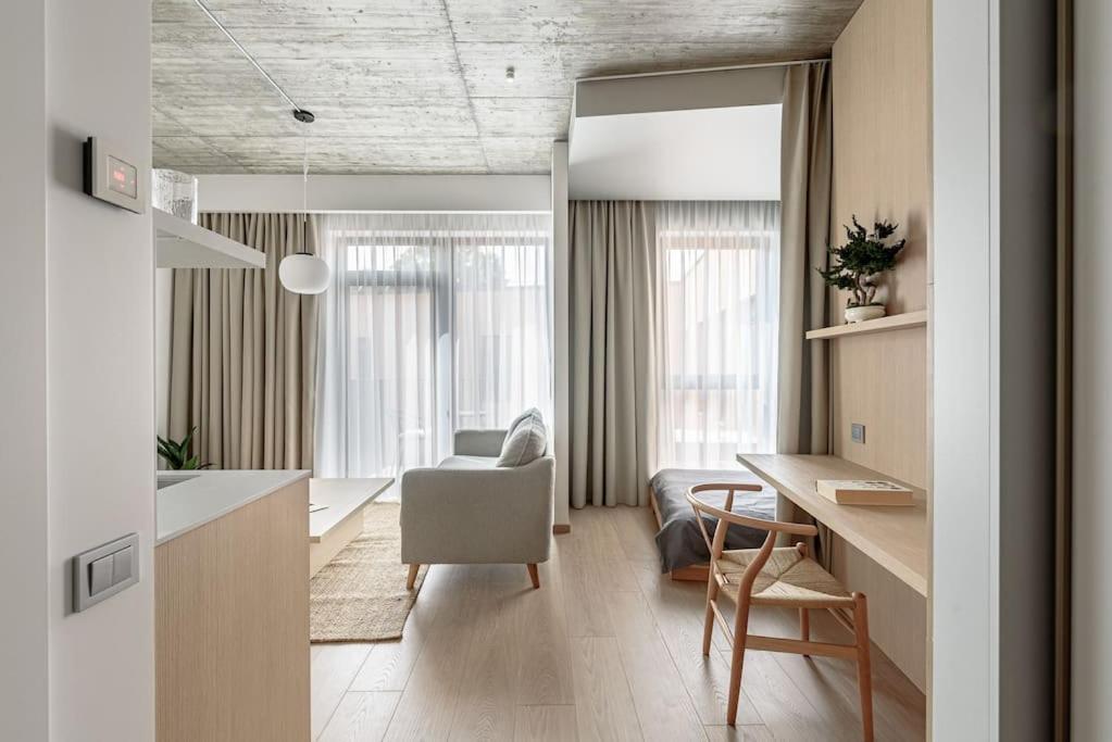Cozy Japanese Oasis With Balcony, Gramophone, Netflix Daire VNO Dış mekan fotoğraf