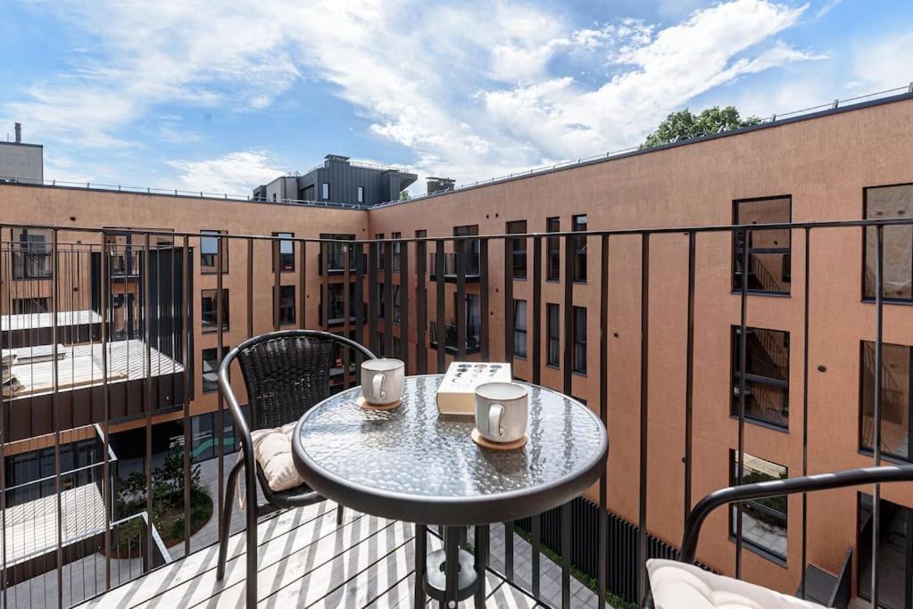 Cozy Japanese Oasis With Balcony, Gramophone, Netflix Daire VNO Dış mekan fotoğraf