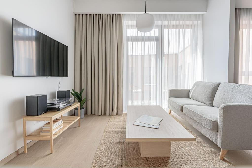 Cozy Japanese Oasis With Balcony, Gramophone, Netflix Daire VNO Dış mekan fotoğraf