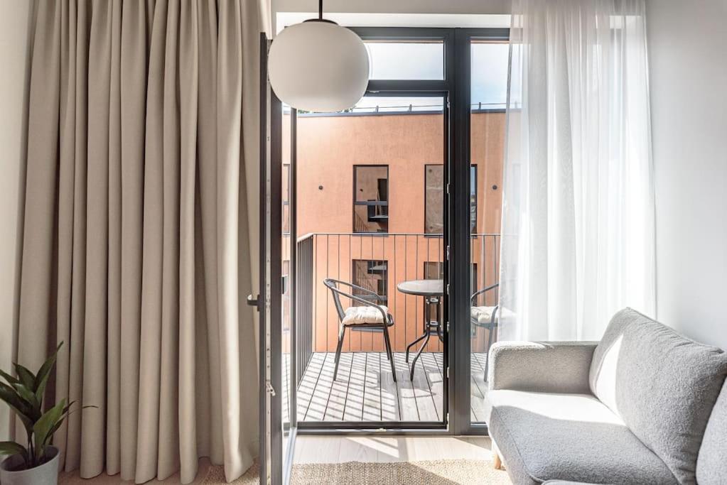 Cozy Japanese Oasis With Balcony, Gramophone, Netflix Daire VNO Dış mekan fotoğraf